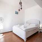 Daire Rhodes Retreat *
